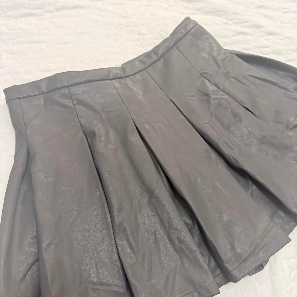 Women M Skort Gray Faux Leather Pleated Mini SKIRT STREETWEAR EDGY NIGHT OUT